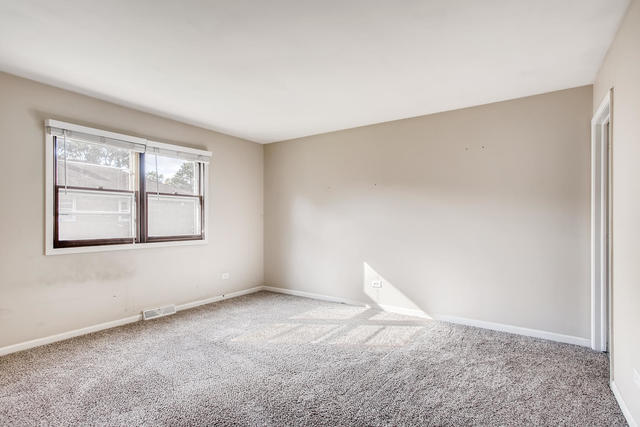 34 Green Ridge Road Elgin, IL 60120 - Photo 8 of 17