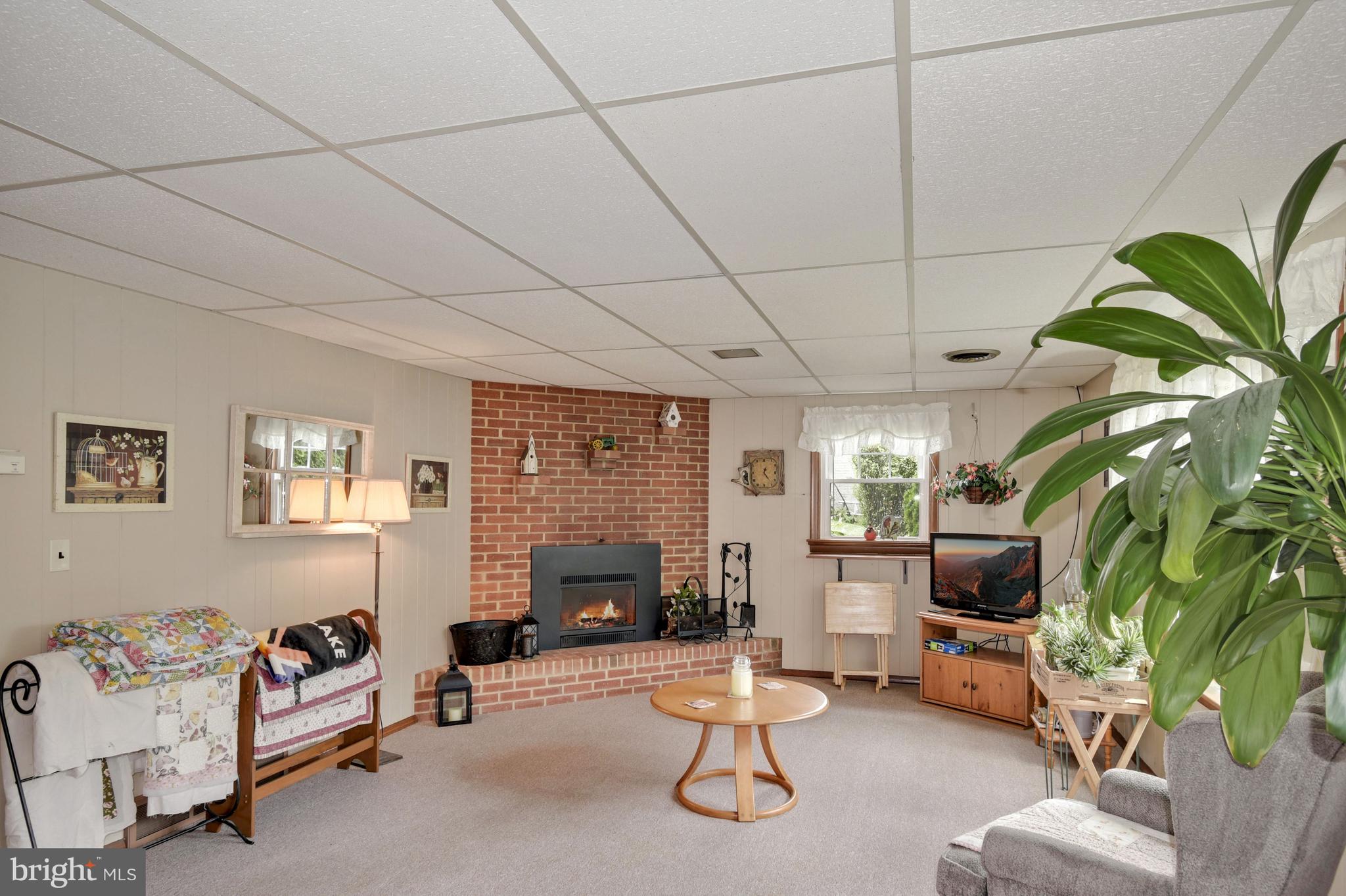 27 Longview Road Seven Valleys, PA 17360 - Photo 17 of 28 Family Room