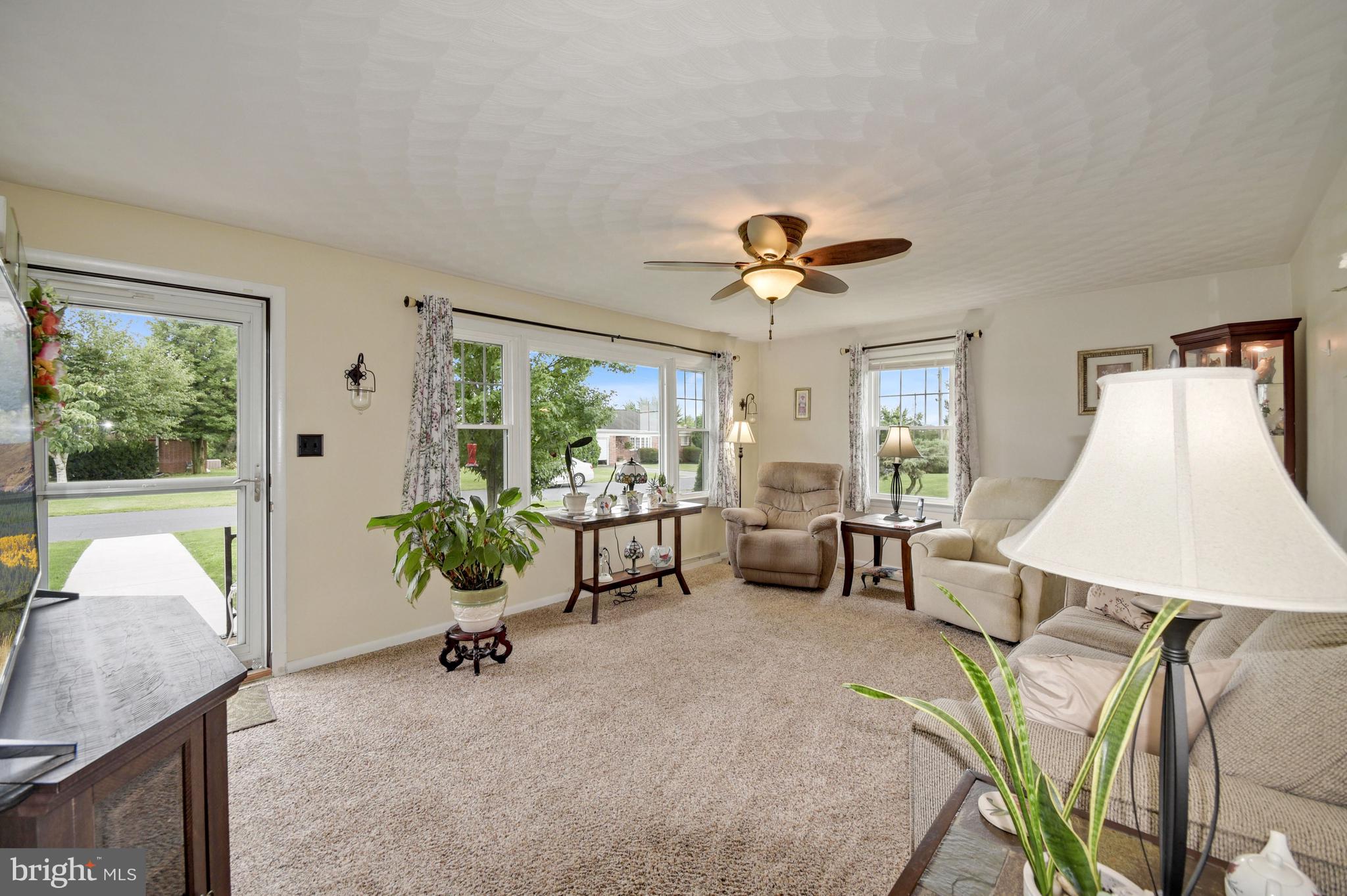 27 Longview Road Seven Valleys, PA 17360 - Photo 4 of 28 Living Room