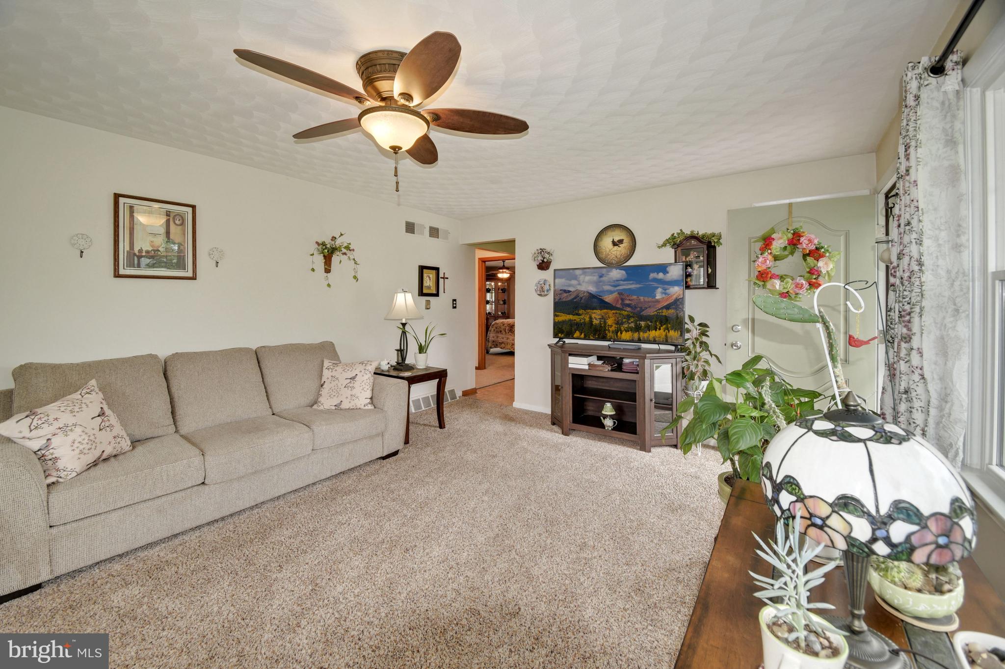 27 Longview Road Seven Valleys, PA 17360 - Photo 5 of 28 Living Room