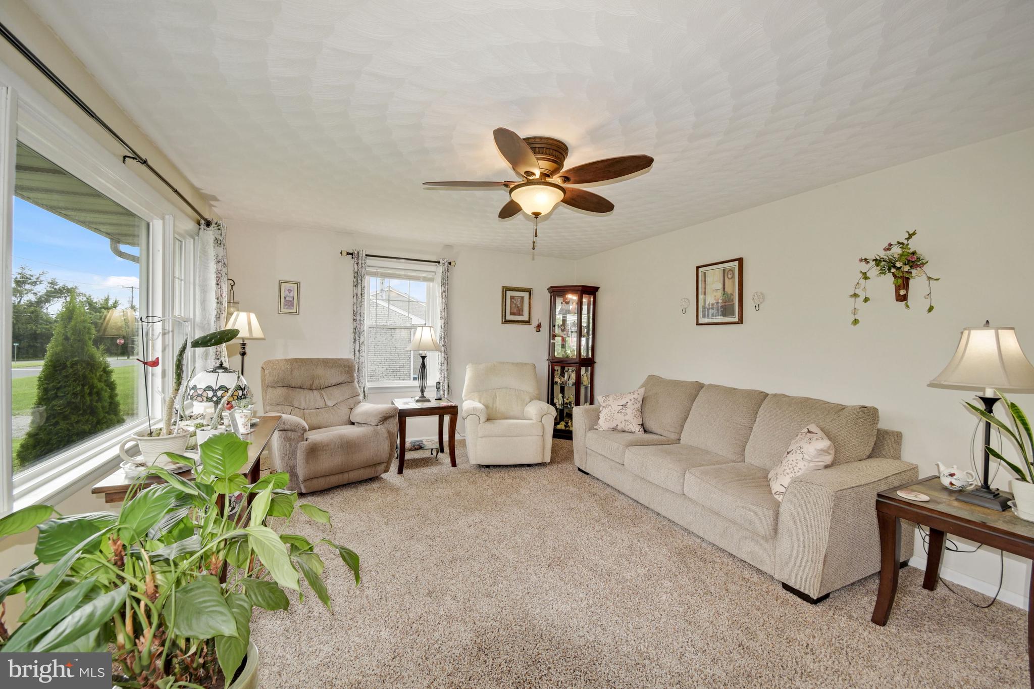 27 Longview Road Seven Valleys, PA 17360 - Photo 6 of 28 Living Room