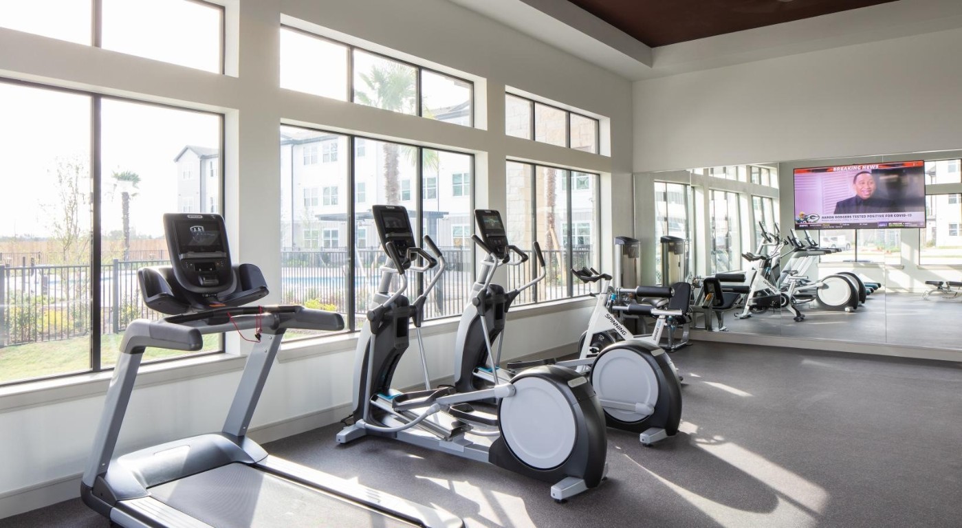 12111 South Main Street, Unit 9303 Houston, TX 77035 - Photo 20 of 24 a view of a room with gym equipment
