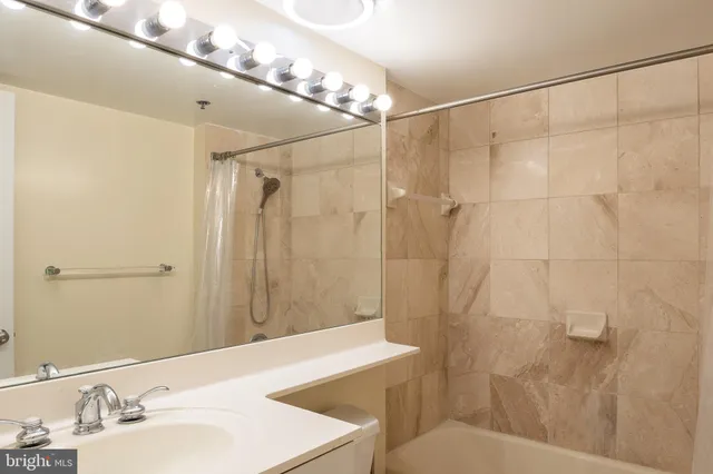 $2,000 | 601 Pennsylvania Avenue Northwest, Unit 201, Washington, DC 20004