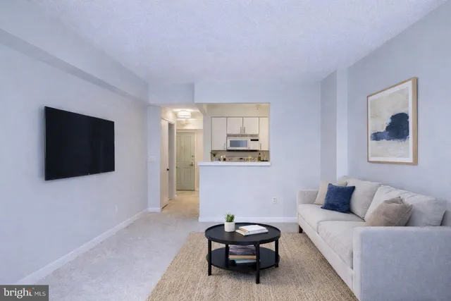 $2,000 | 601 Pennsylvania Avenue Northwest, Unit 201, Washington, DC 20004