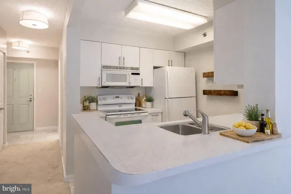 $2,000 | 601 Pennsylvania Avenue Northwest, Unit 201, Washington, DC 20004