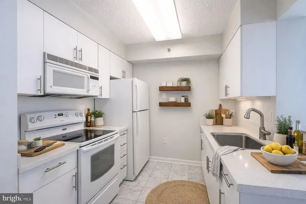 $2,000 | 601 Pennsylvania Avenue Northwest, Unit 201, Washington, DC 20004