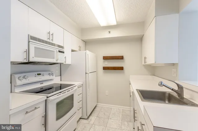 $2,000 | 601 Pennsylvania Avenue Northwest, Unit 201, Washington, DC 20004