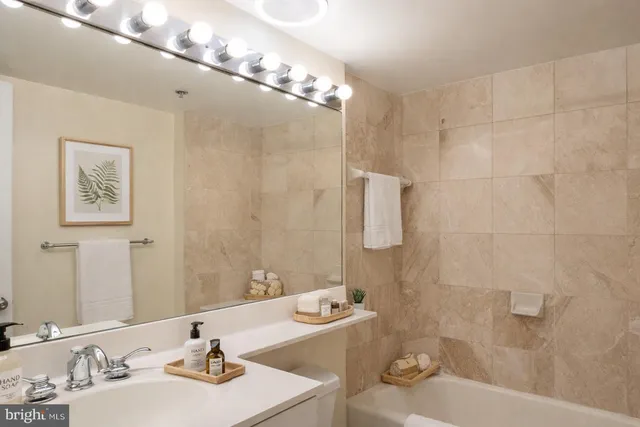 $2,000 | 601 Pennsylvania Avenue Northwest, Unit 201, Washington, DC 20004