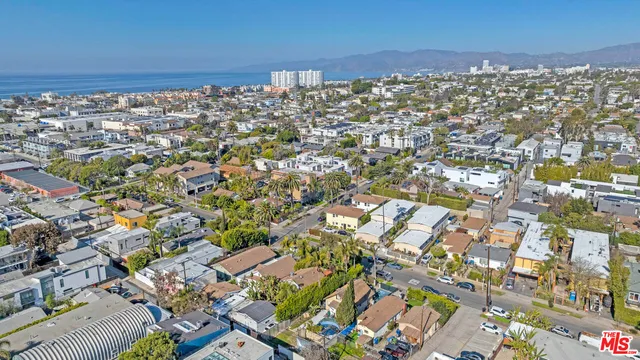 $2,500,000 | 544 Sunset Avenue, Venice, CA 90291