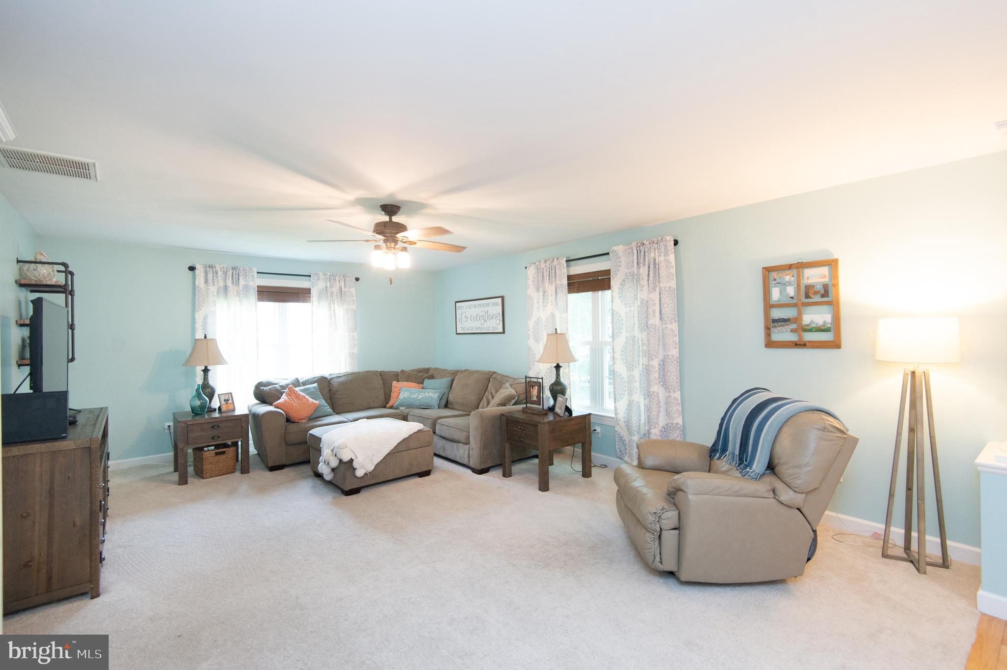 10 Shawnee Road Cambridge, MD 21613 - Photo 22 of 72 Family room is perfect place for game night!