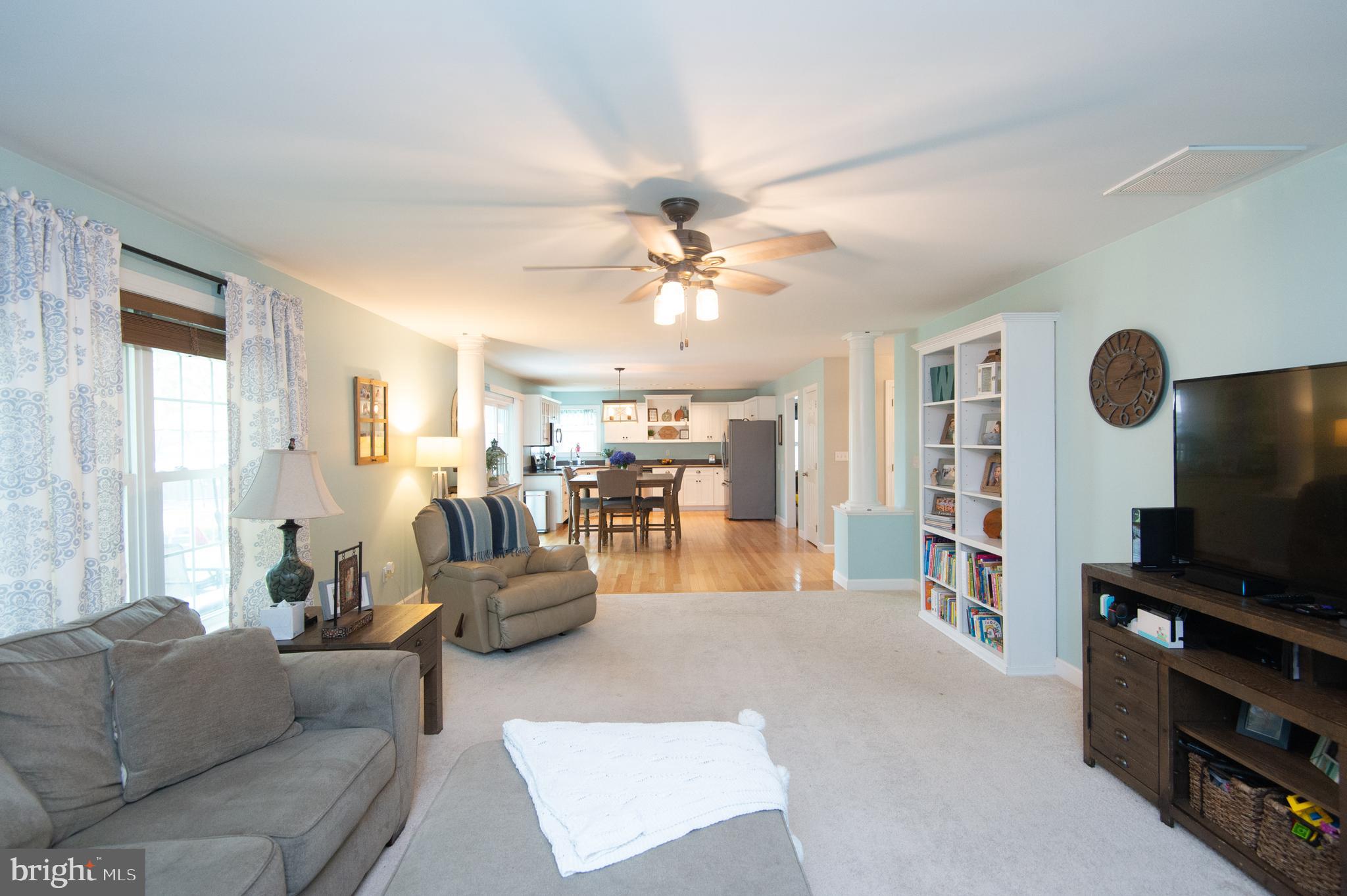 10 Shawnee Road Cambridge, MD 21613 - Photo 24 of 72 So much room to hang out!