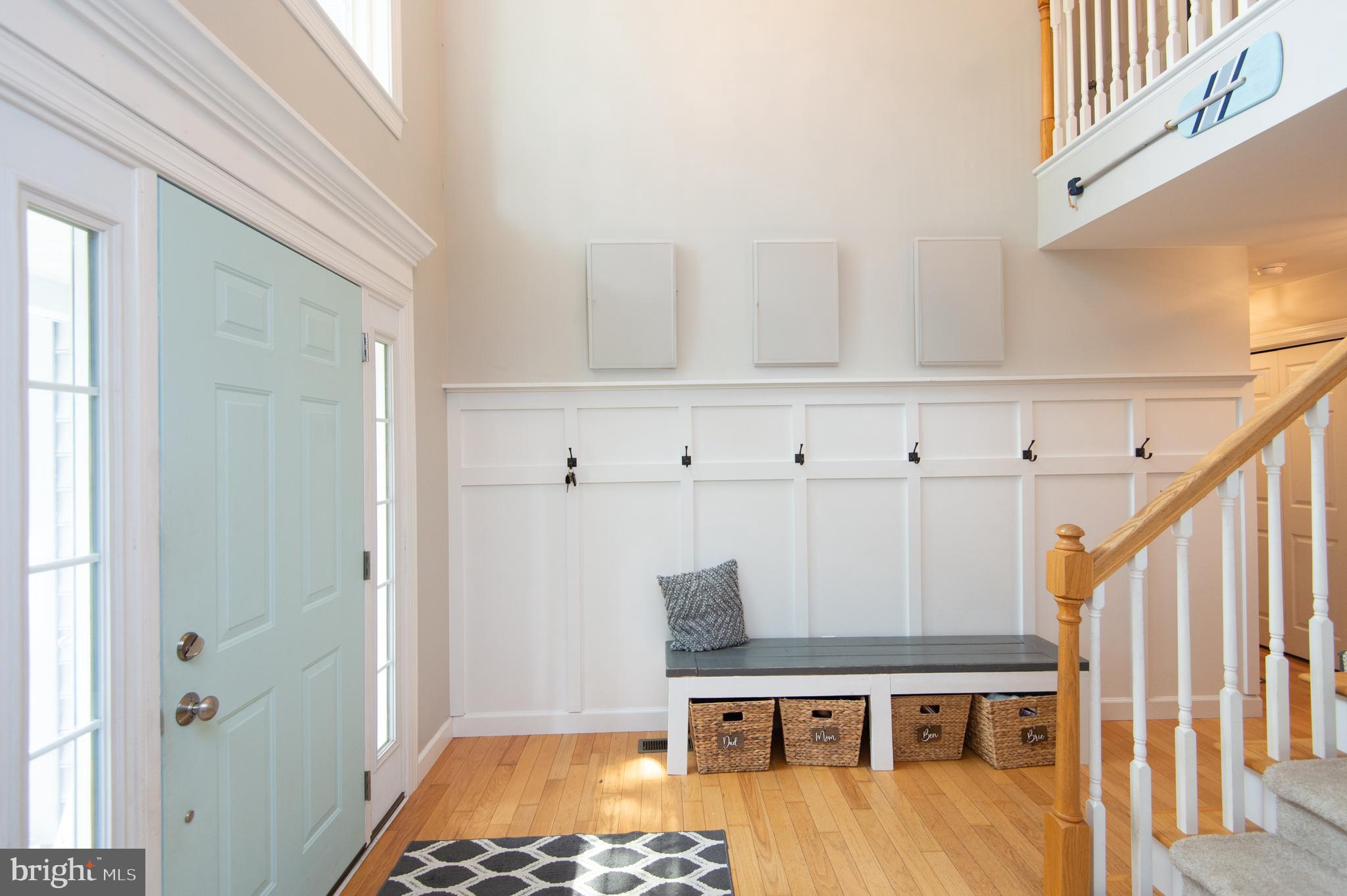10 Shawnee Road Cambridge, MD 21613 - Photo 9 of 72 Brightly lit grand foyer w/built in coat rack wall