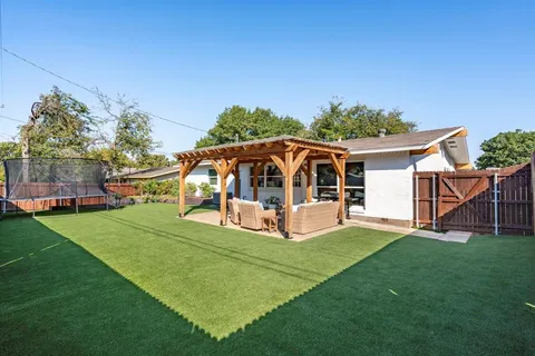 $525,000 | 915 Waterview Circle, Richardson, TX 75080