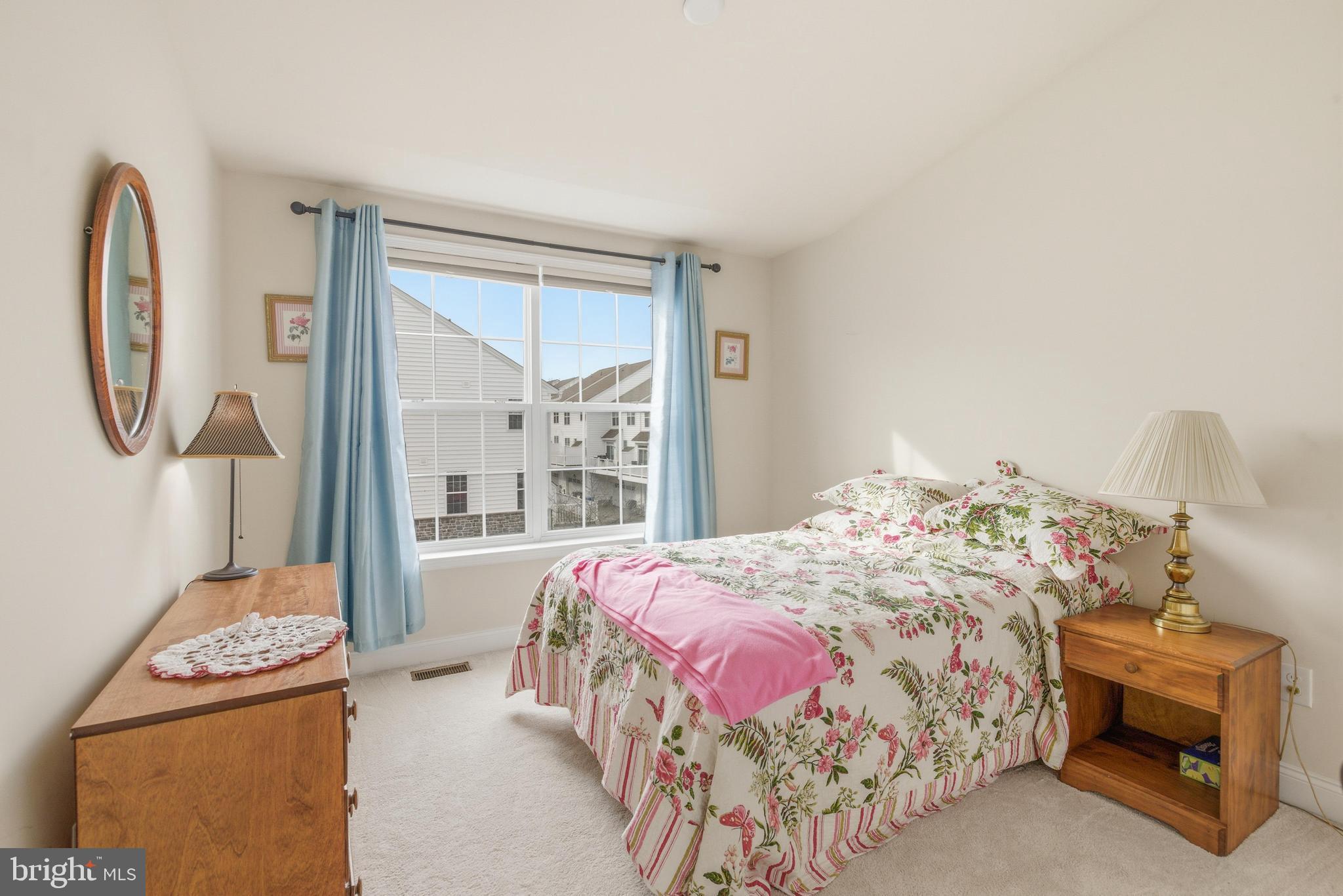 309 Corvus Circle Springfield, PA 19064 - Photo 20 of 34 a bedroom with a bed and a mirror