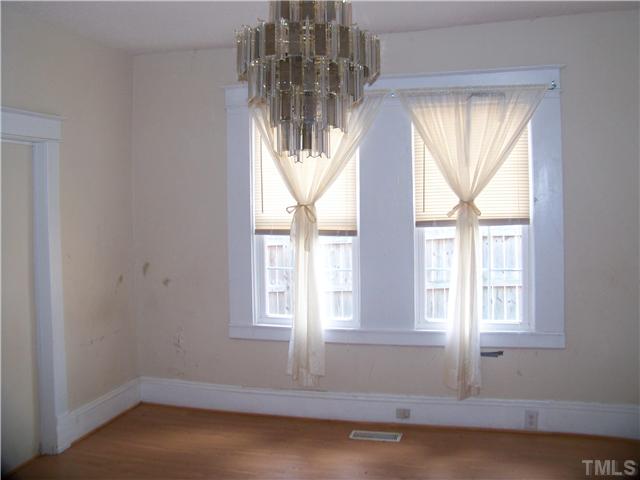 1027 Holmes Street Raleigh, NC 27601 - Photo 4 of 6 an empty room with a window