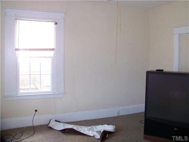 1027 Holmes Street Raleigh, NC 27601 - Photo 6 of 6 a room with a window