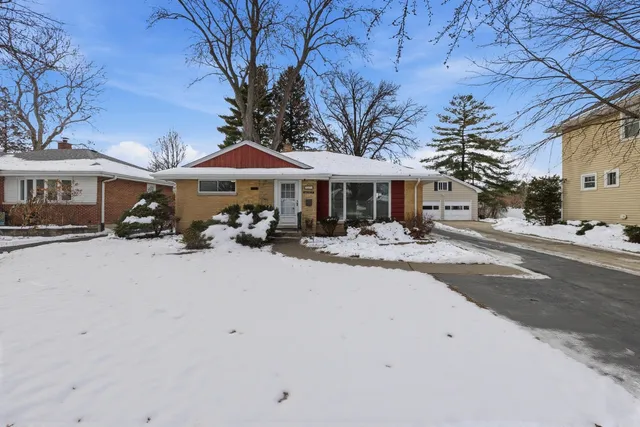 $375,000 | 510 South Chase Avenue, Lombard, IL 60148