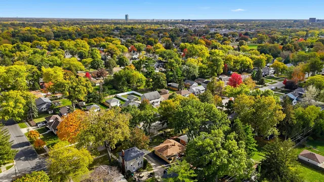 $375,000 | 510 South Chase Avenue, Lombard, IL 60148