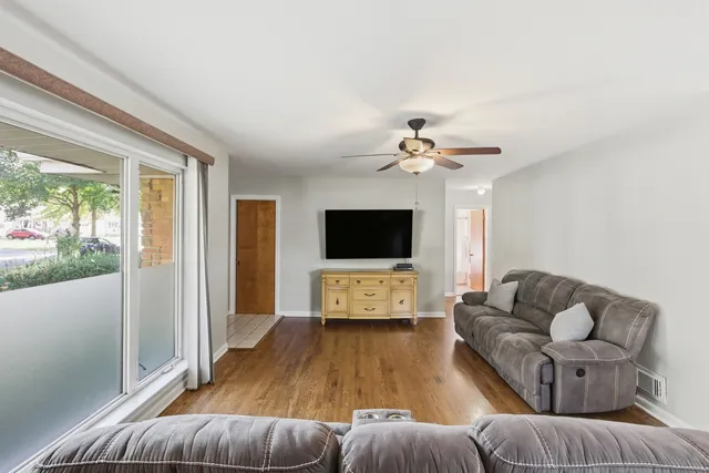 $375,000 | 510 South Chase Avenue, Lombard, IL 60148