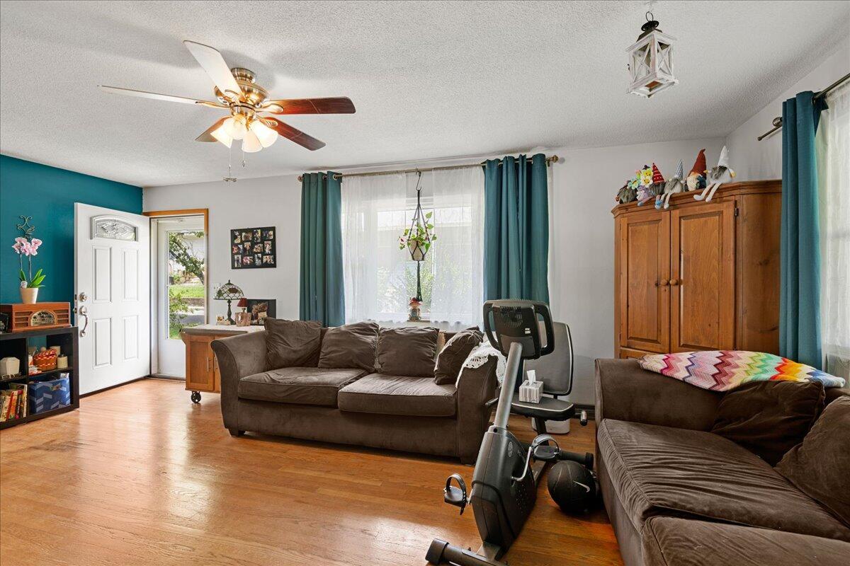 413 Chestnut Street Corbin, KY 40701 - Photo 9 of 46 09-Living Room