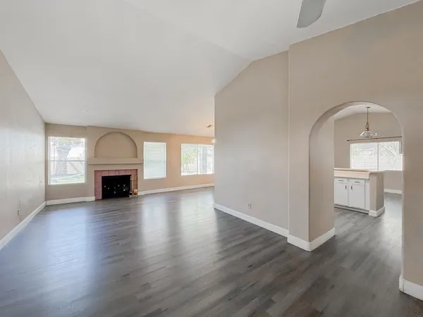 $2,395 | 5678 North 78th Avenue, Glendale, AZ 85303