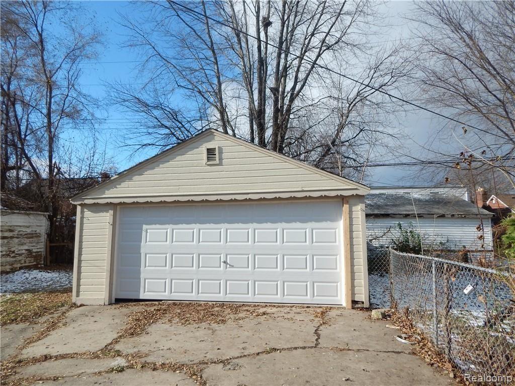 17607 Huntington Road Detroit, MI 48219 - Photo 3 of 17