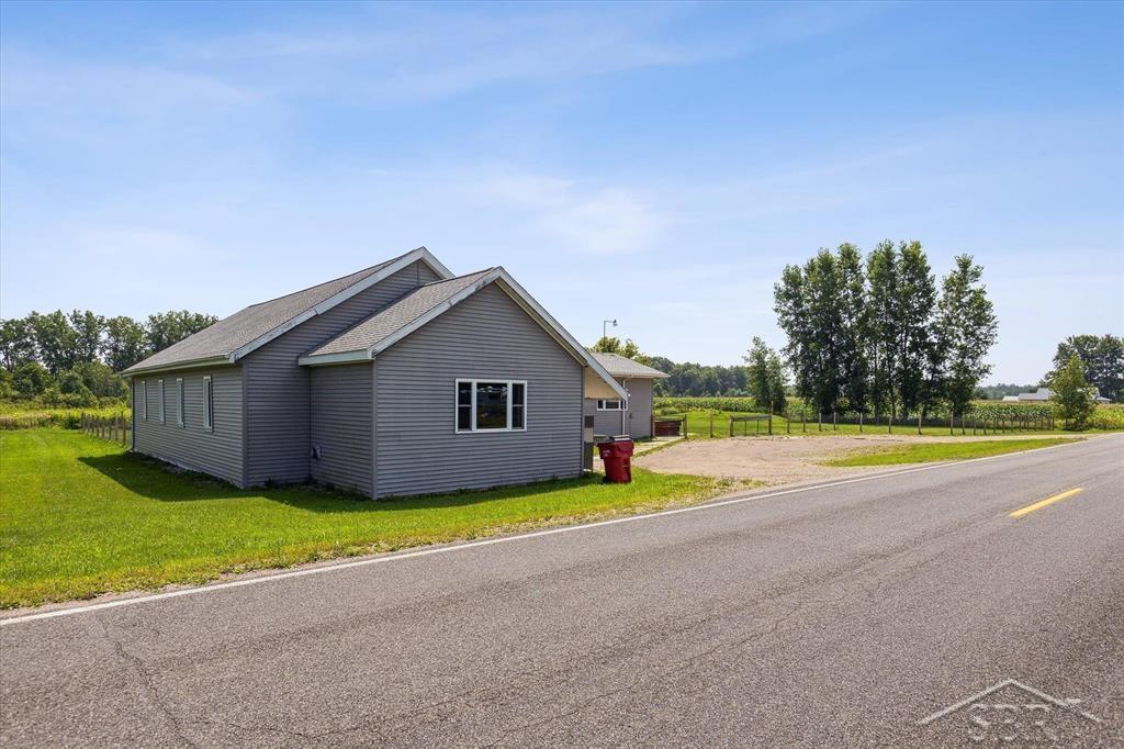 4015 School Road Rhodes, MI 48652 - Photo 2 of 31