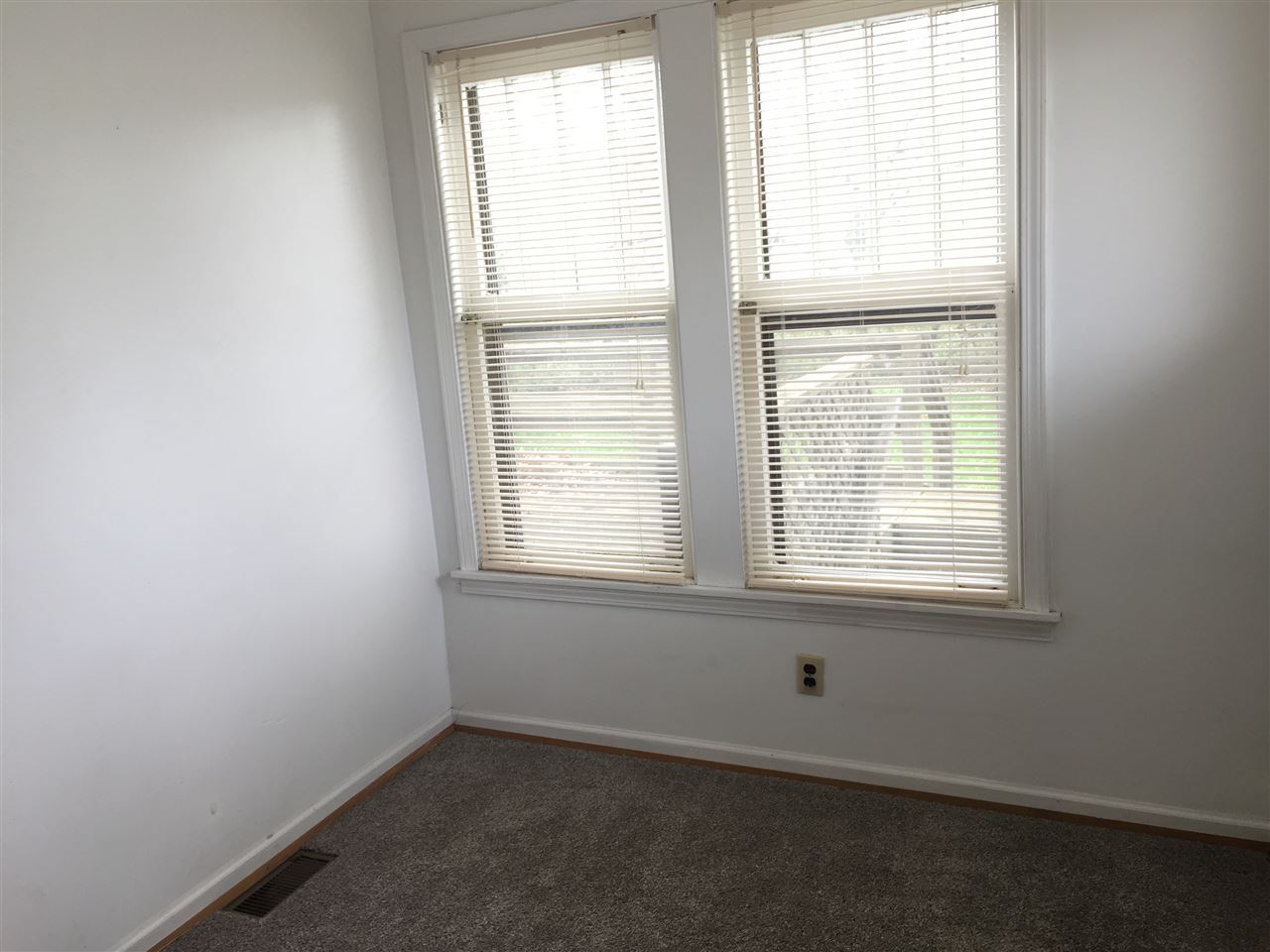 2734 Miller Road Flint, MI 48503 - Photo 15 of 30 Bed 2 - Main Floor