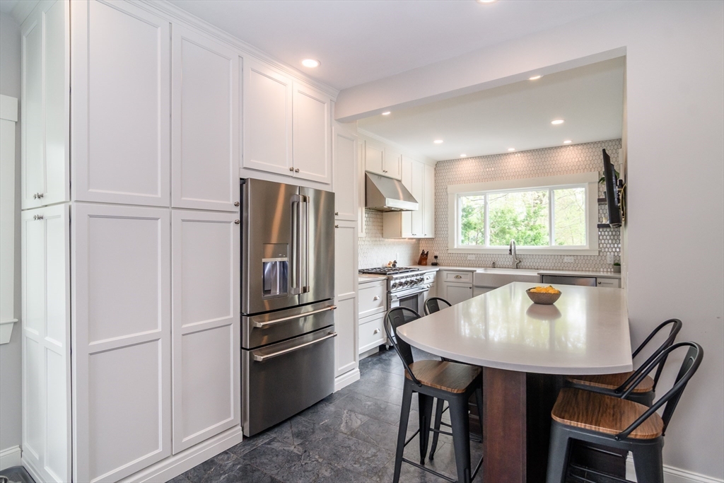17 Grove Street Natick, MA 01760 - Photo 6 of 31