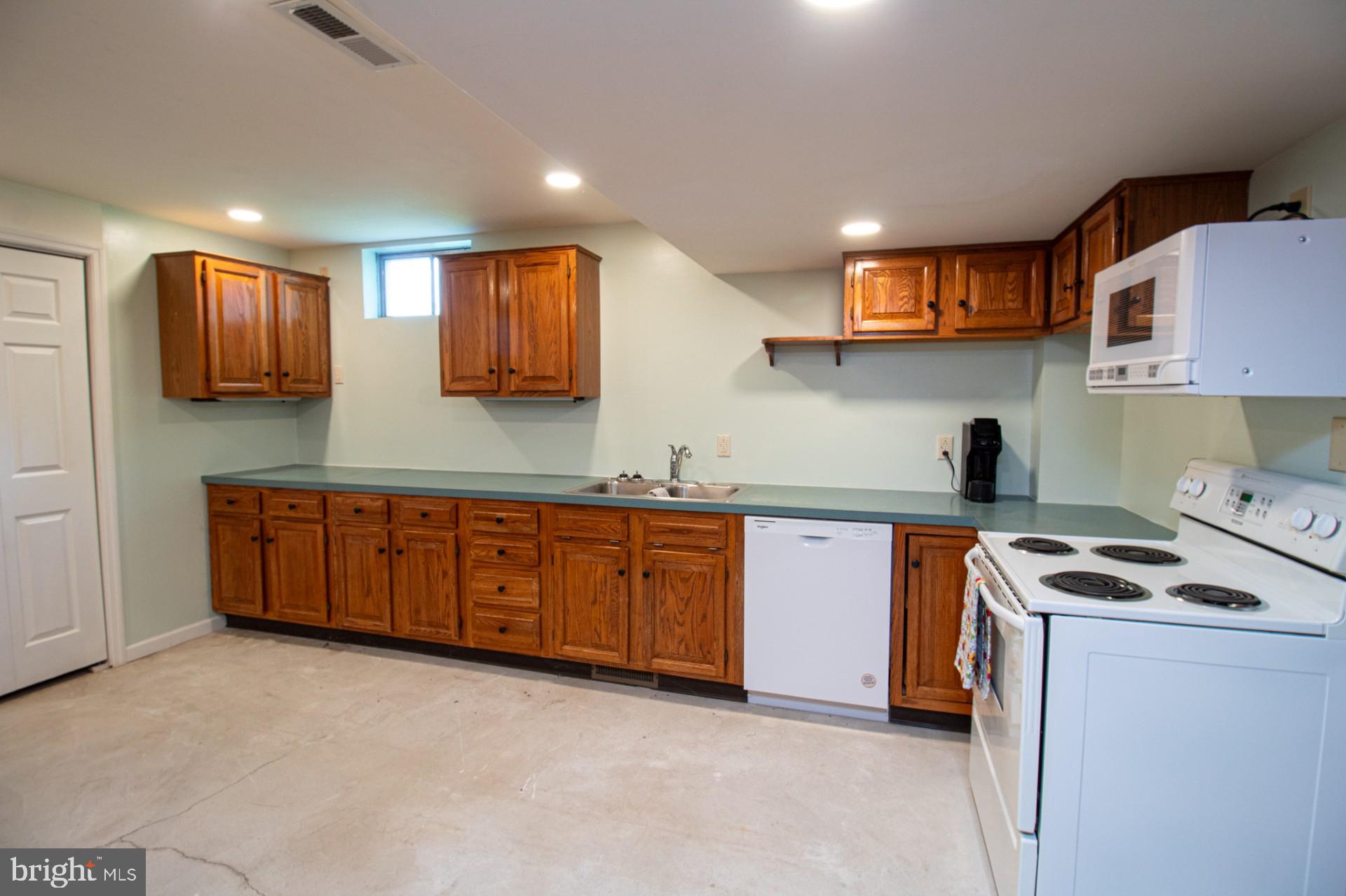 2707 Beacon Drive Sinking Spring, PA 19608 - Photo 28 of 35