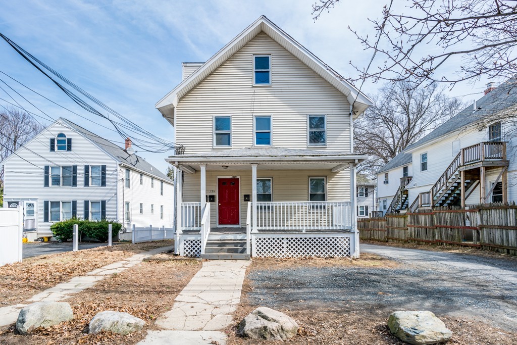 391 Concord Street Framingham, MA 01702 - Photo 23 of 27 a view of a white house