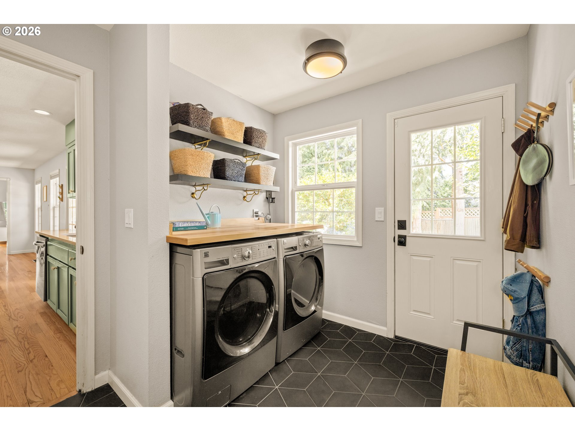 4629 Southwest Carson Street Portland, OR 97219 - Photo 18 of 40 Gallery Image 18