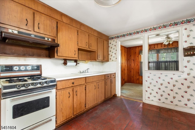 1014 Raritan Road Cranford, NJ 07016 - Photo 5 of 26 Gallery Image 5