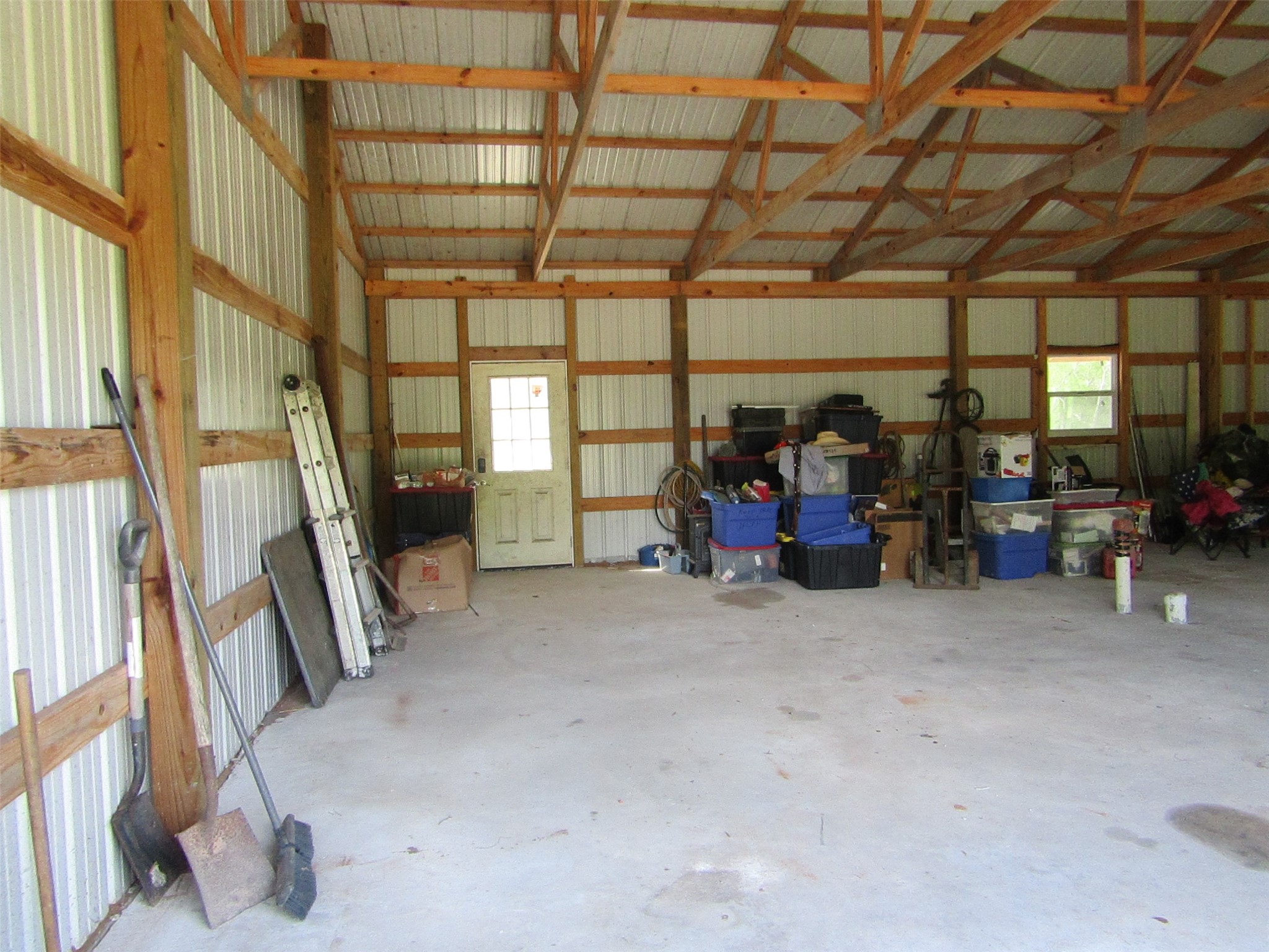 7072 County Road 3 Sweeny, TX 77480 - Photo 8 of 23 a view of a room with gym equipment