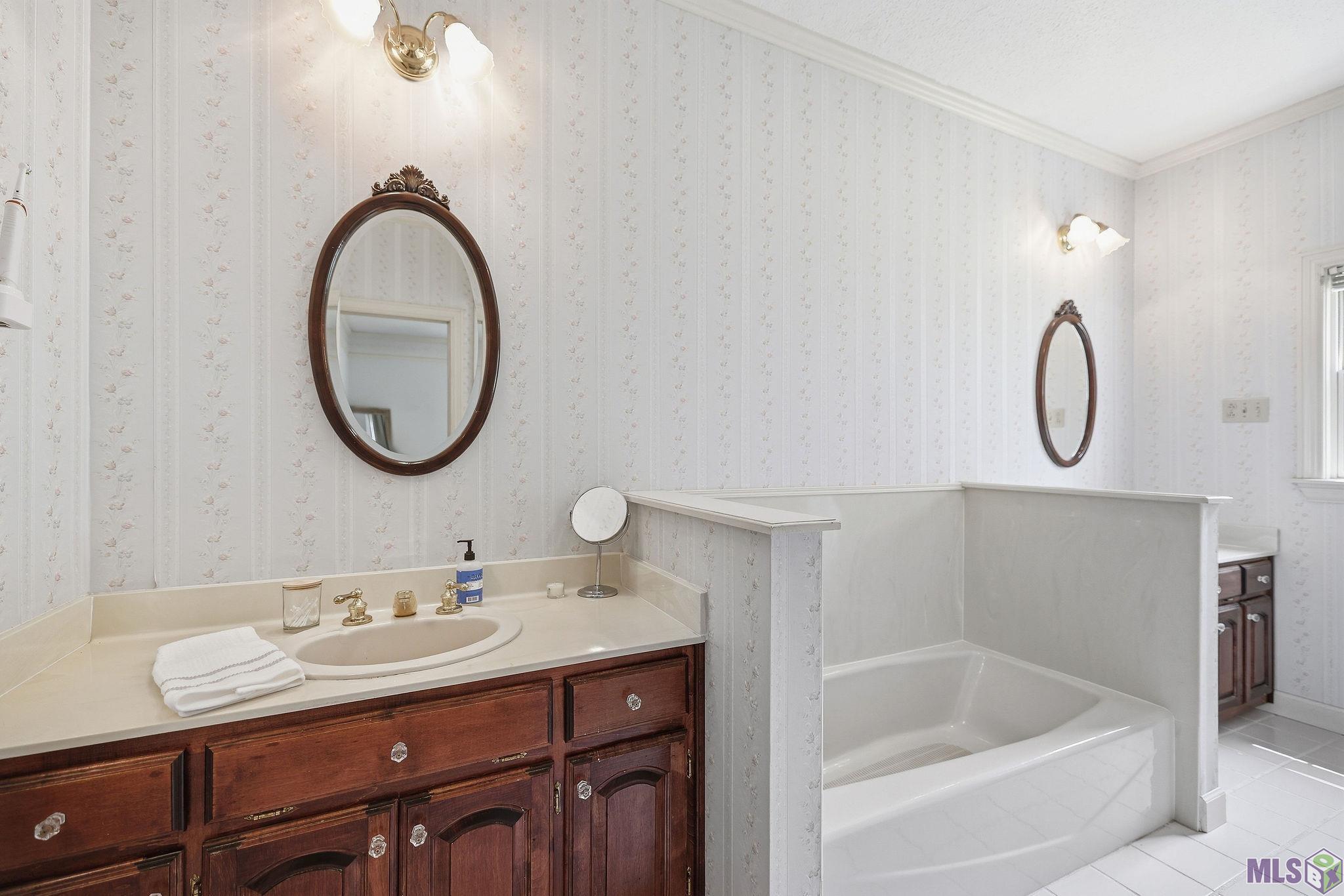 11629 East Brickyard Road Hammond, LA 70401 - Photo 21 of 34 primary bathroom