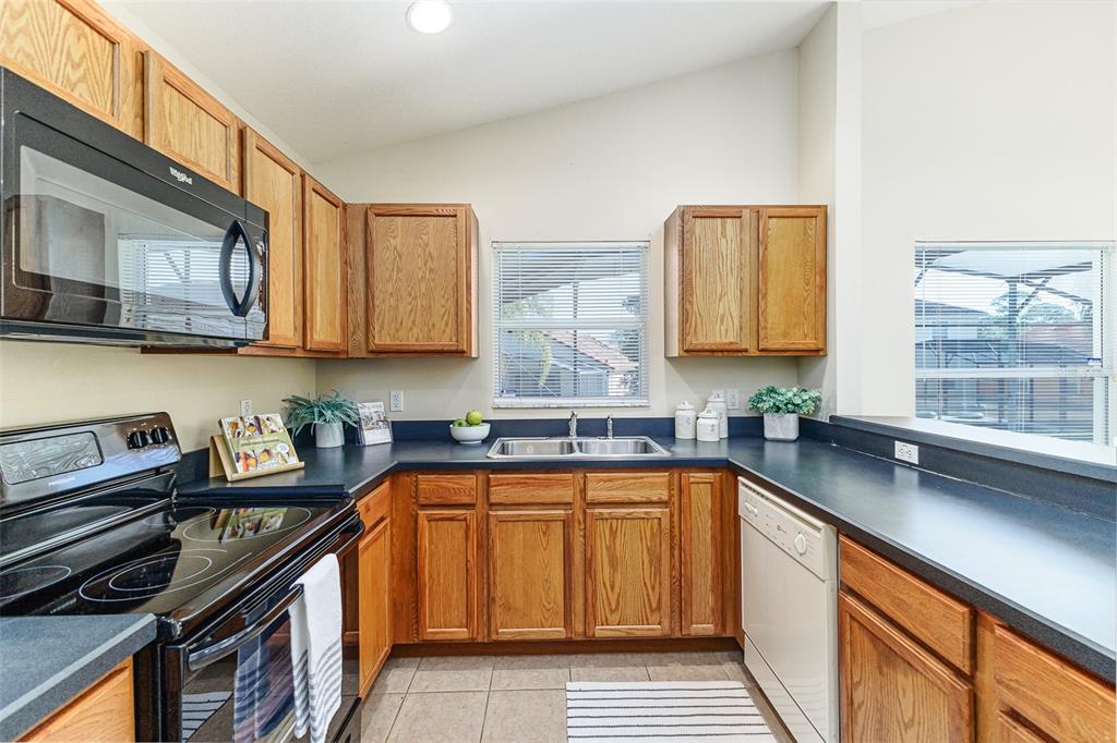 348 Robin Road Davenport, FL 33896 - Photo 10 of 43