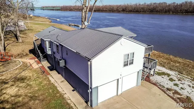 $179,000 | 102 Mary Street, Hardin, IL 62047