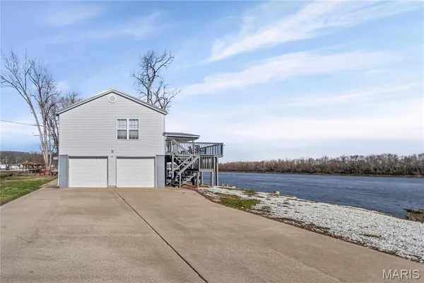 $177,000 | 102 Mary Street, Hardin, IL 62047