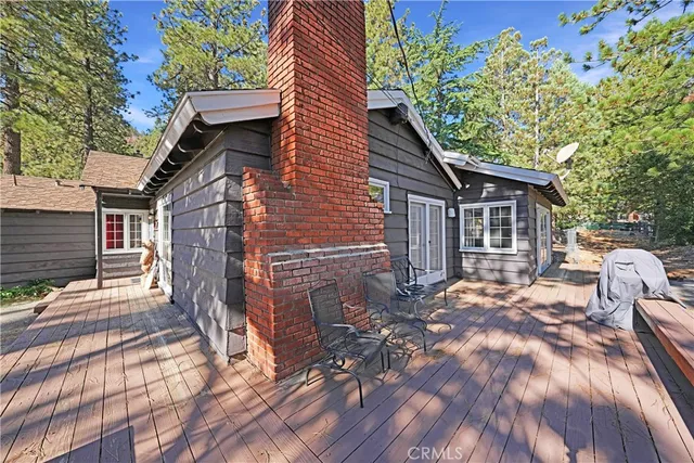 a wooden bench sitting in front of a house