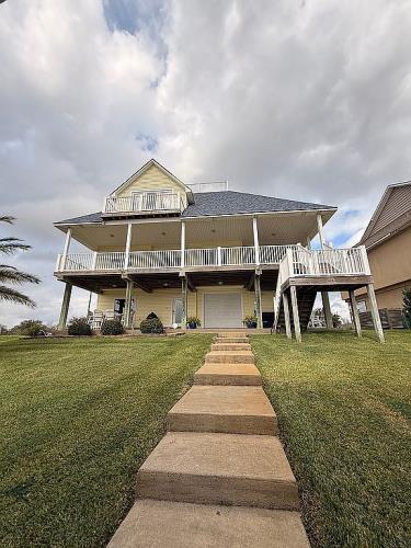 235 Tuna Run Freeport, TX 77541 - Photo 2 of 31