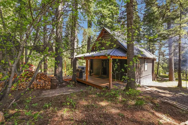 $499,900 | 1221 Fox Road, Cascade, ID 83611