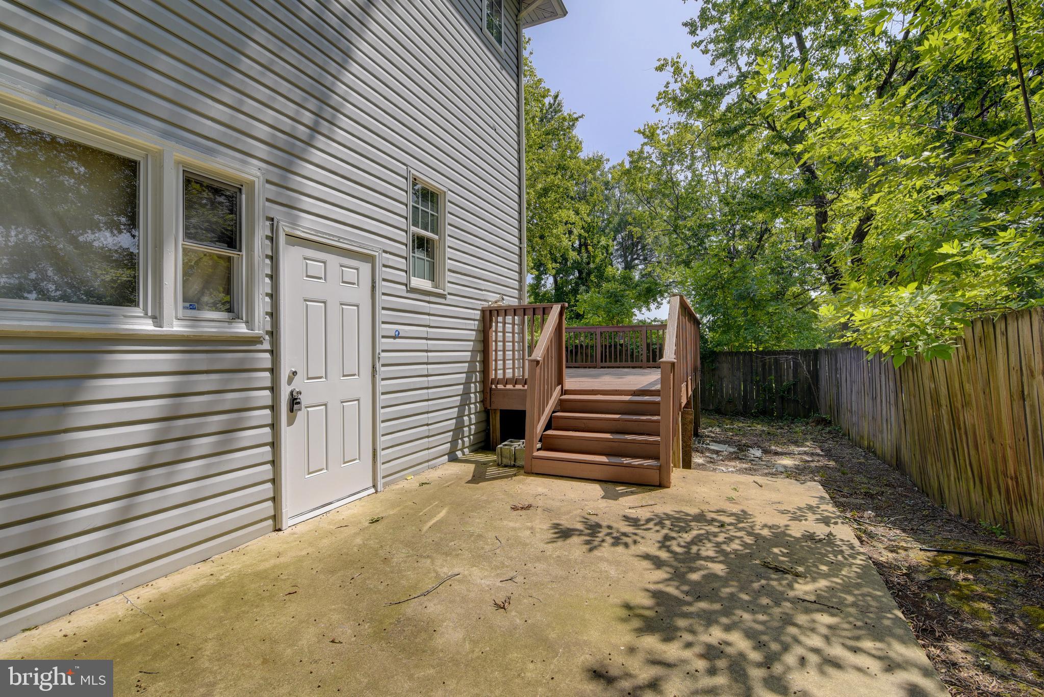 8103 Fordson Road Alexandria, VA 22306 - Photo 15 of 39 Side Entrance