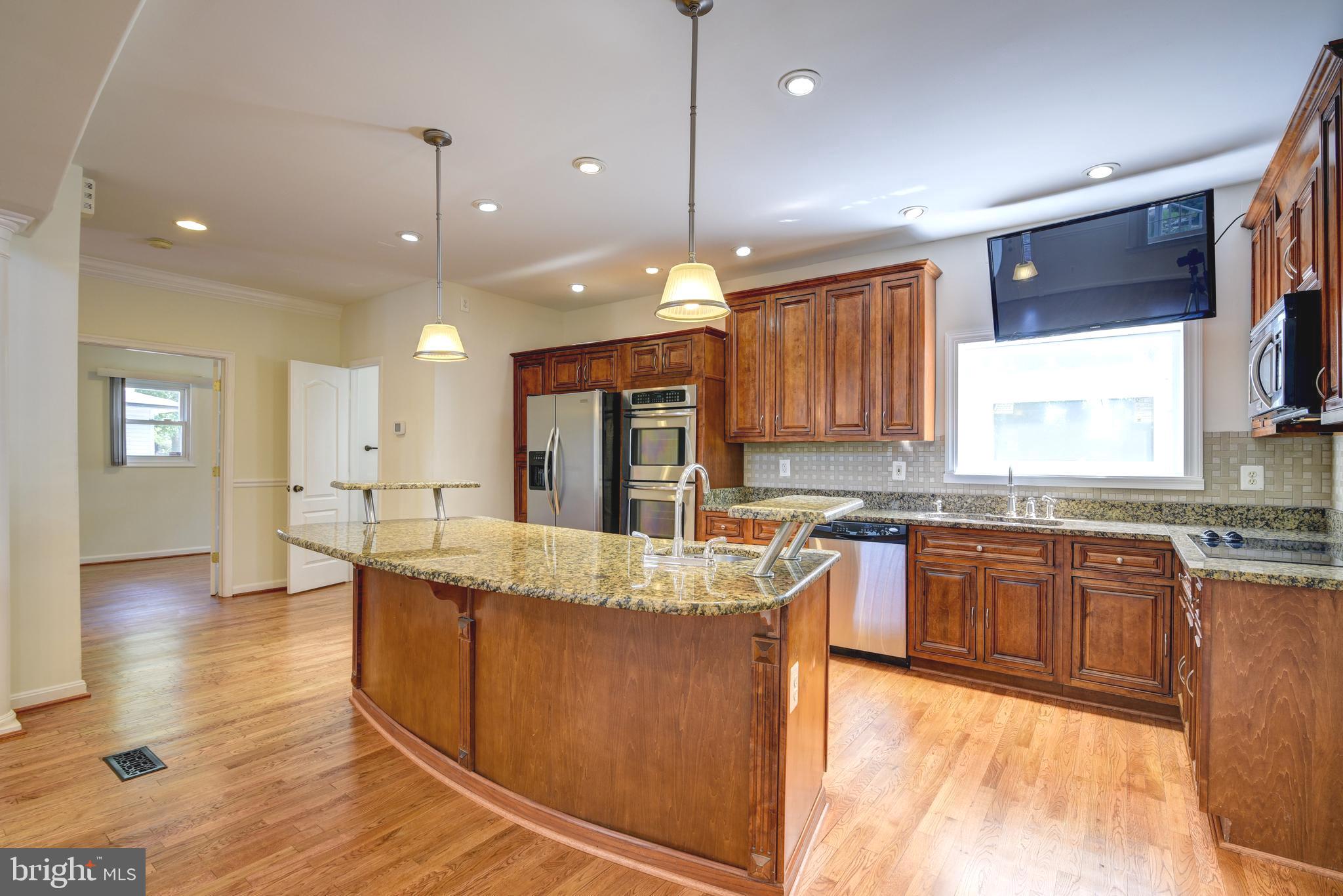 8103 Fordson Road Alexandria, VA 22306 - Photo 3 of 39 Kitchen w/ Island