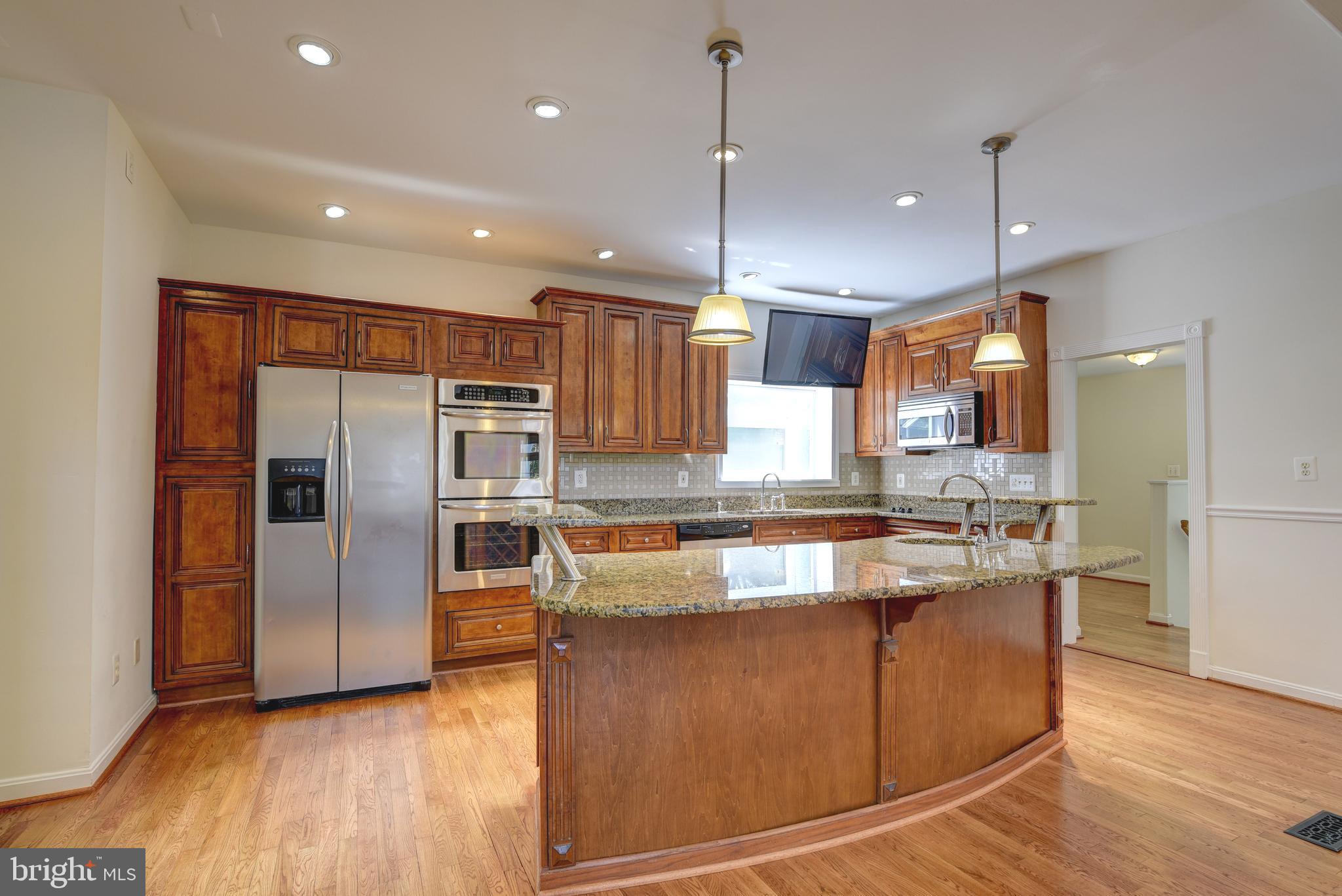 8103 Fordson Road Alexandria, VA 22306 - Photo 4 of 39 Kitchen w/ Island