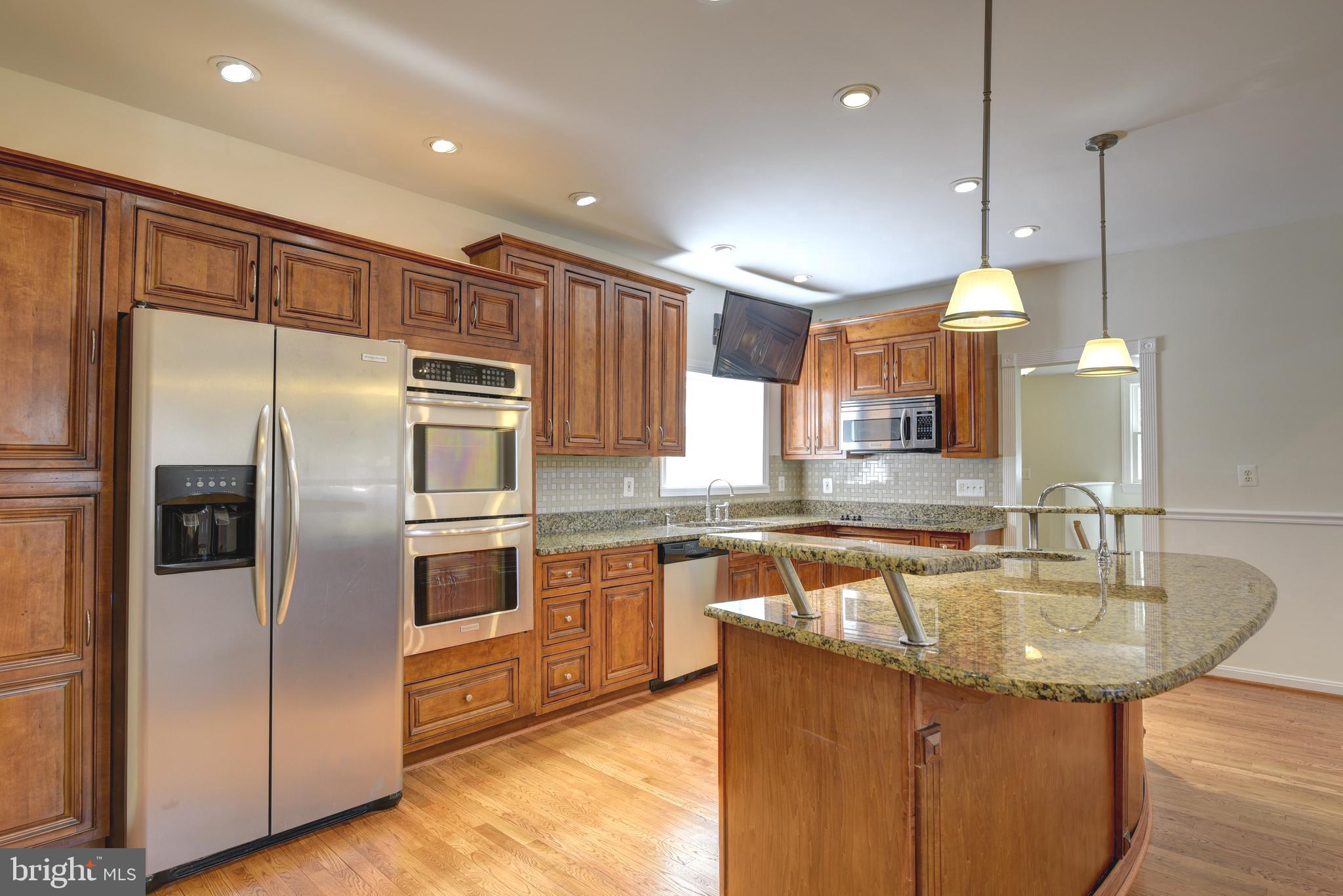 8103 Fordson Road Alexandria, VA 22306 - Photo 5 of 39 Kitchen w/ Island