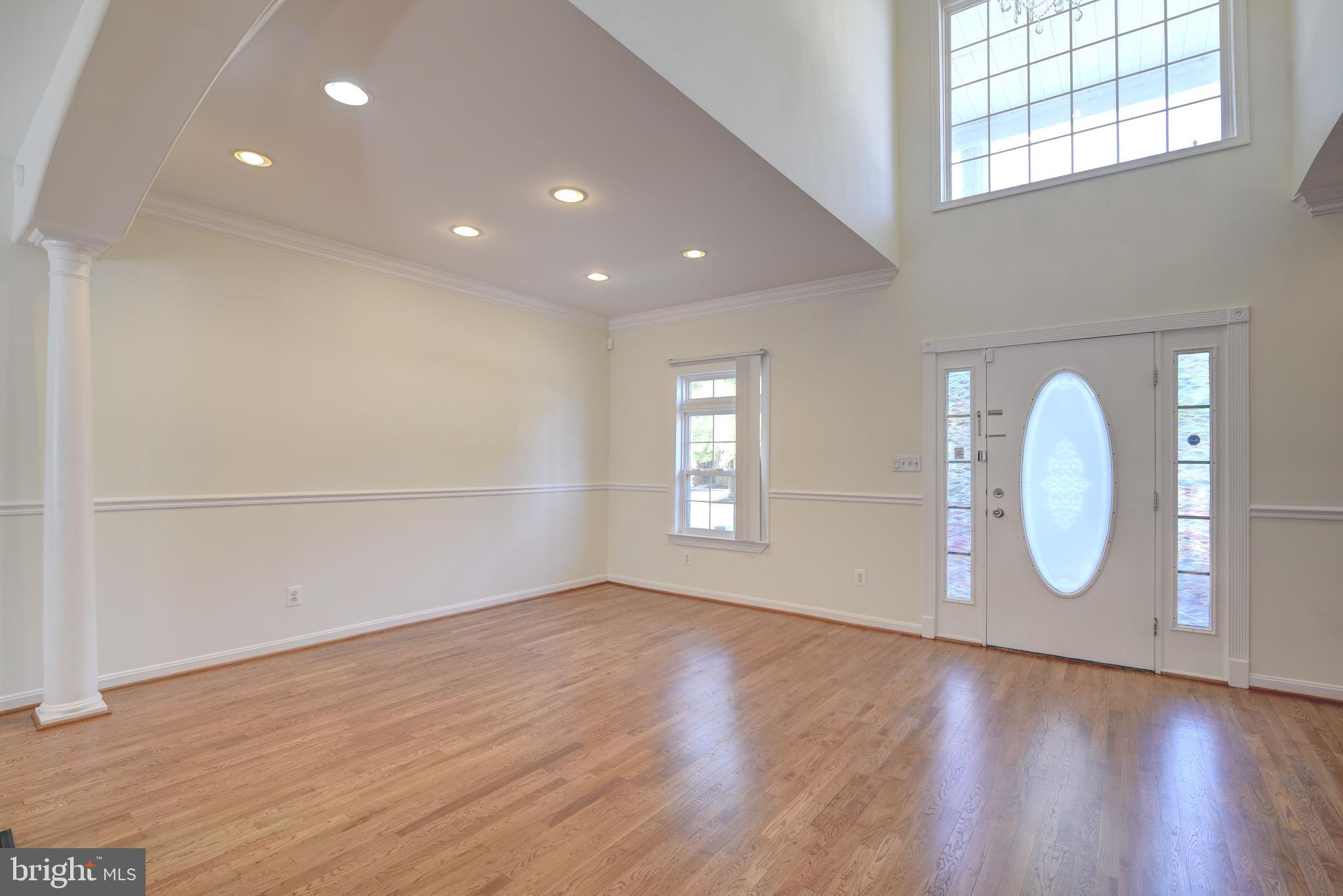 8103 Fordson Road Alexandria, VA 22306 - Photo 8 of 39 Living Room