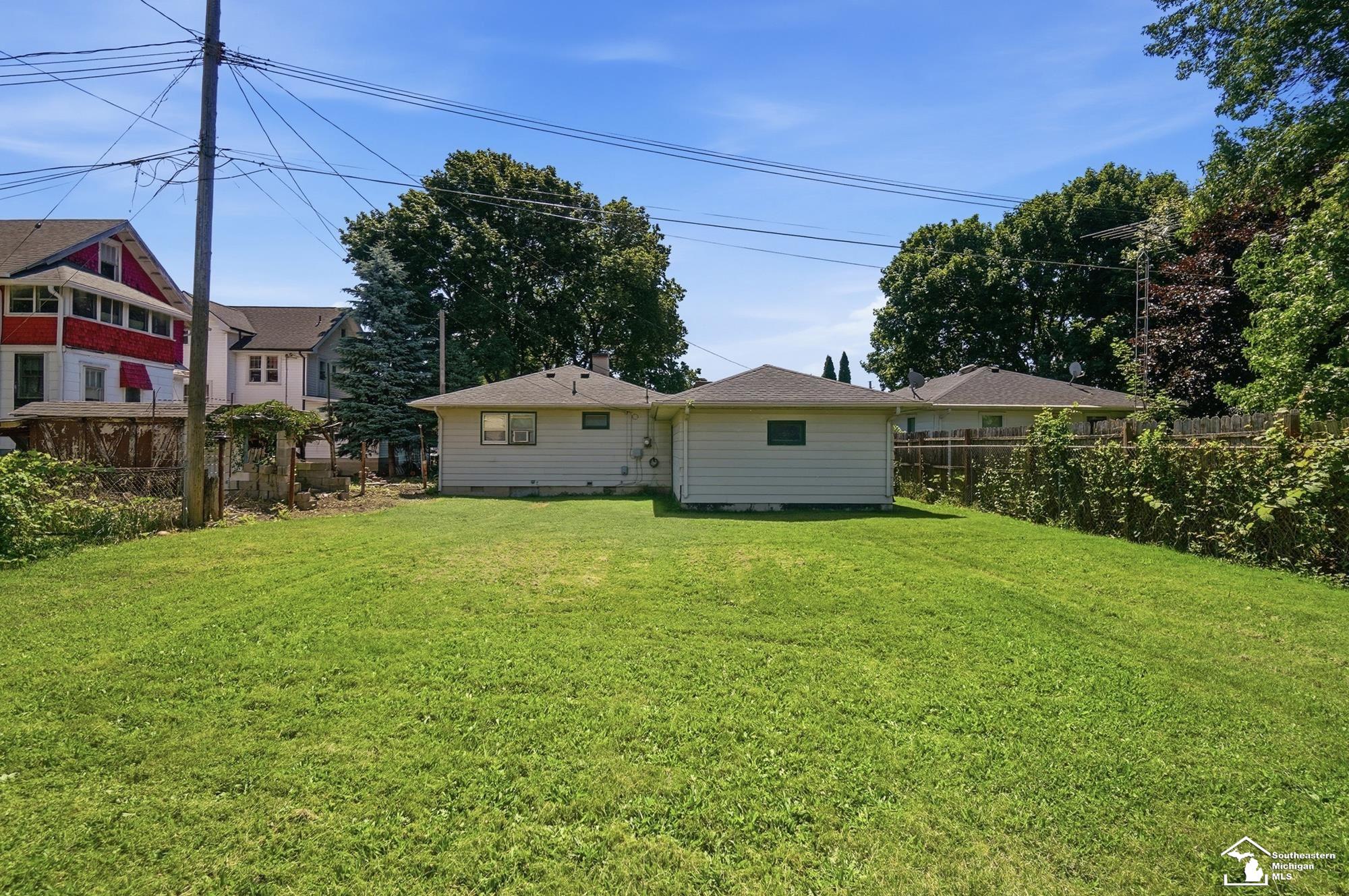 904 Custer Street Monroe, MI 48161 - Photo 41 of 42 50213237-f1e16ee4-6b3c-481c-a12d-9faf5c698d8c.JPG