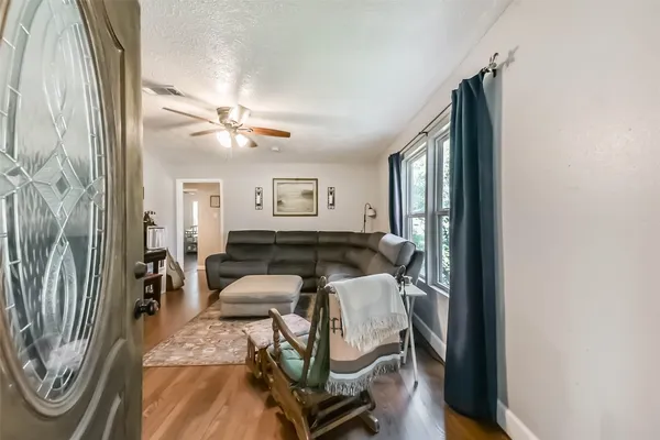 $1,550 | 1102 West Hart Avenue, Pasadena, TX 77506