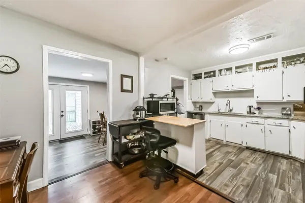 $1,550 | 1102 West Hart Avenue, Pasadena, TX 77506
