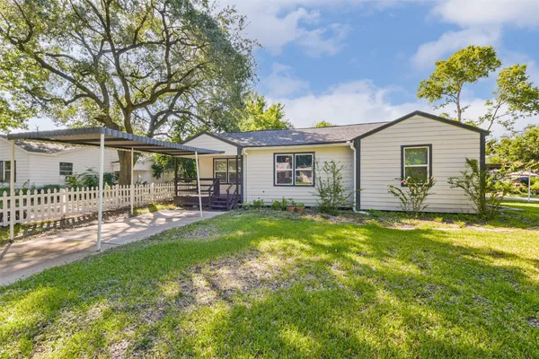 $1,550 | 1102 West Hart Avenue, Pasadena, TX 77506